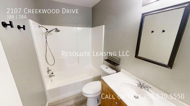 Building Photo - 2107 Creekwood Dr