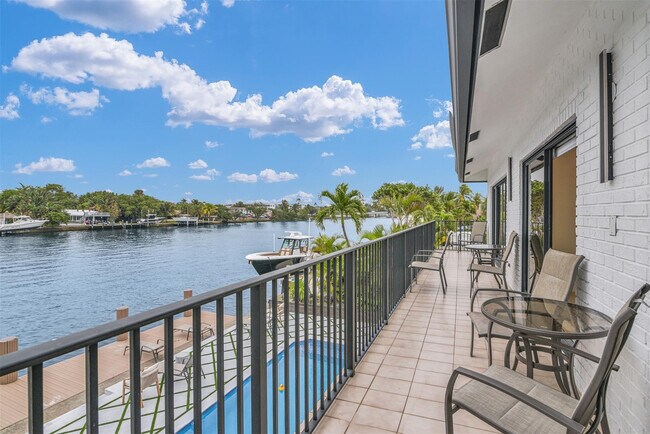 Building Photo - 319 S Riverside Dr