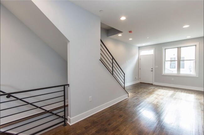 Building Photo - 1227 Peters St