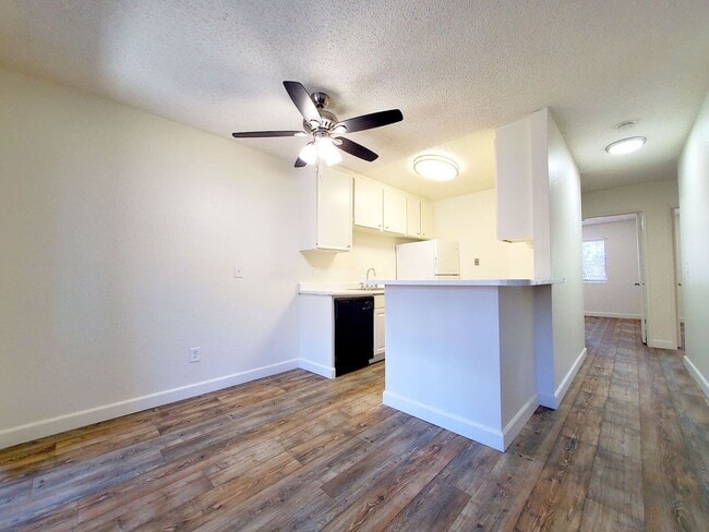 Interior Photo - Indian Springs