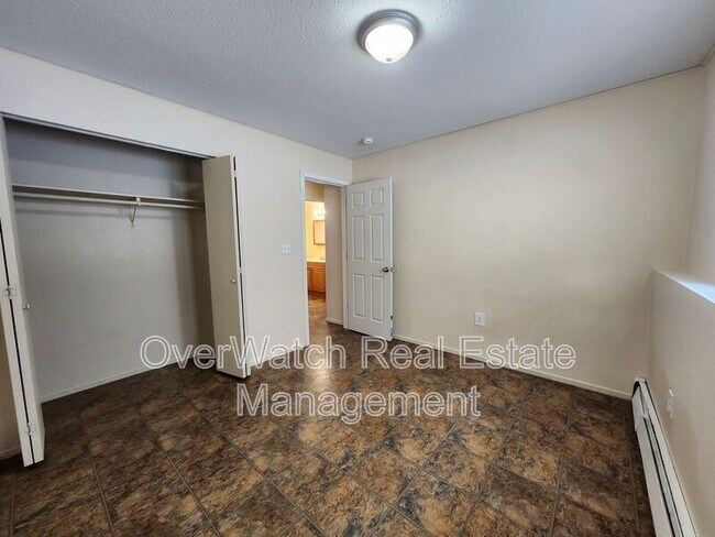 Building Photo - 815 N Park St