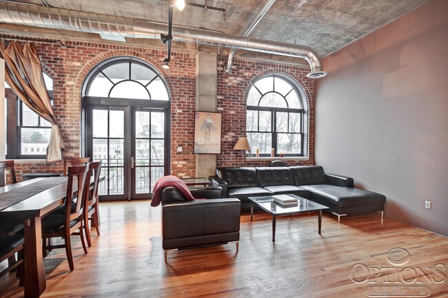 Building Photo - Heart of Buckhead Loft