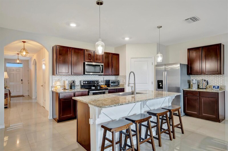 Building Photo - 16341 Little Garden Dr