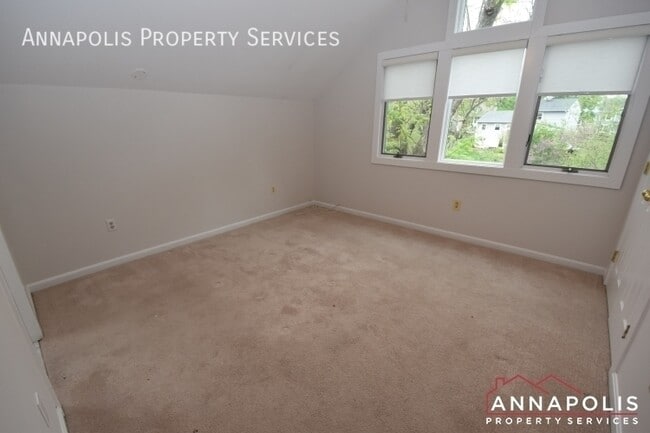 Building Photo - 33 Glen Ave