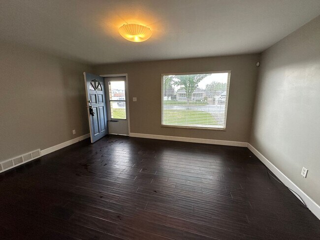 Building Photo - Great 4 Bd Home in Murray