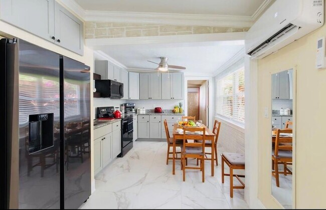 Building Photo - 279 Hach Ln