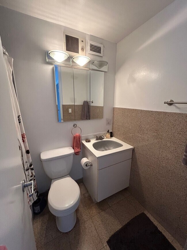 Building Photo - 720 W Gordon Terrace