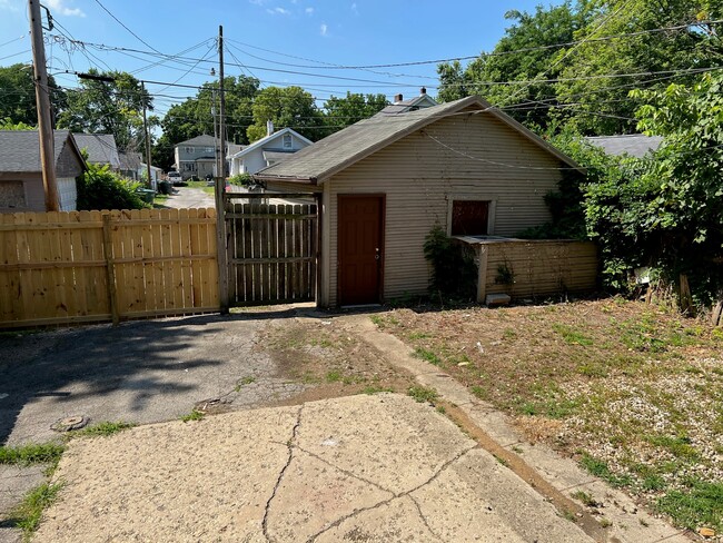 Building Photo - 2527 Sutton Ave