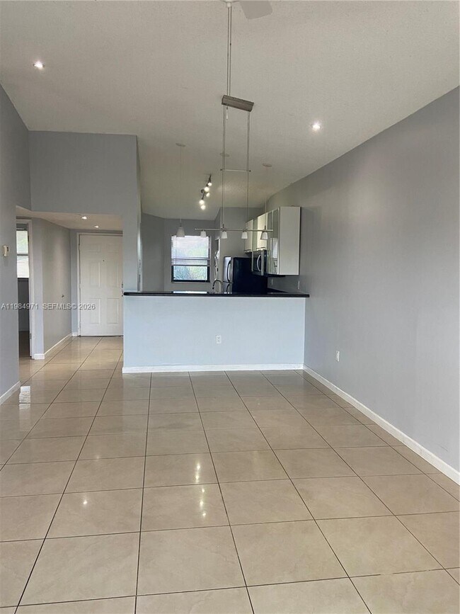 Building Photo - 9849 Nob Hill Ln