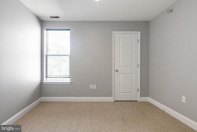 Building Photo - 1940 N Gratz St