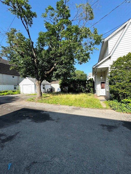 Building Photo - 44 Hickory Ave