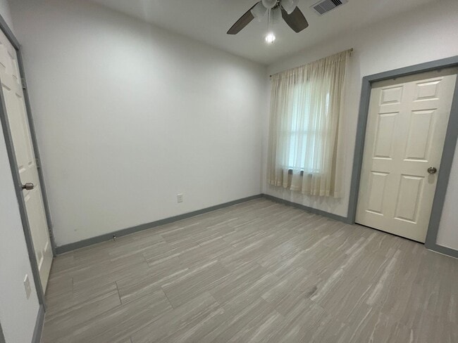 Building Photo - 5226 Ridgevan St