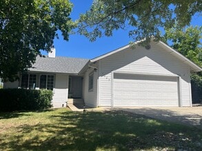Building Photo - Mary Lake home! Must see!