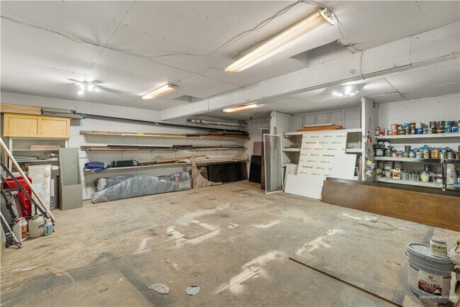 Building Photo - 14 Cedar Ave W