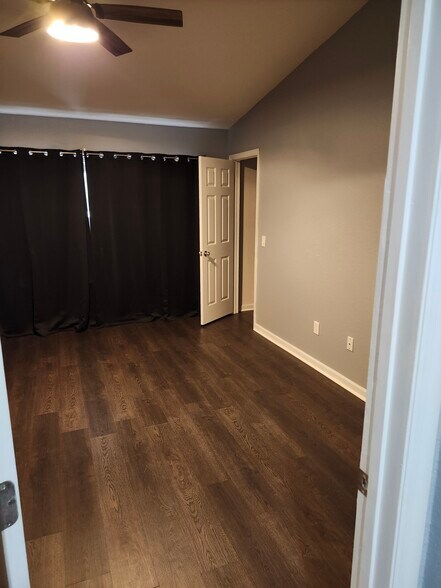 Building Photo - 4170 SW 43rd Cir