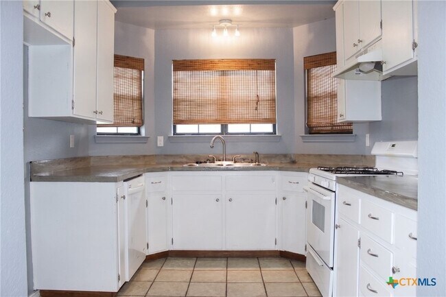 Building Photo - 4916 Glass Mountain Dr