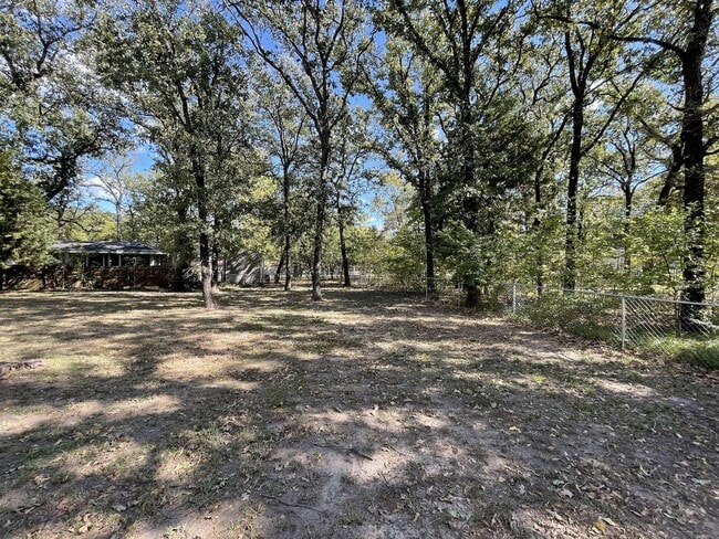 Building Photo - Cozy 1 Bedroom 1 Bath Home with Big Yard!