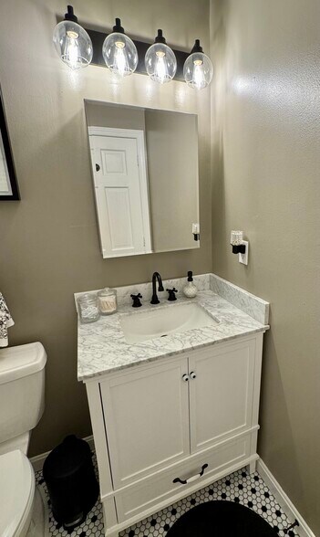 Building Photo - 275 Donohue Rd