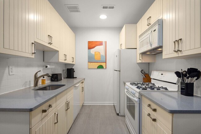 Building Photo - 69 Leonard St