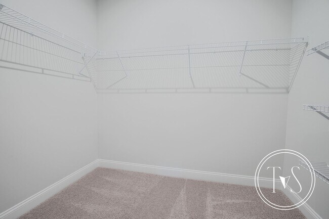 Building Photo - RATE DROP ALERT (was $3500/month) and SUMM...