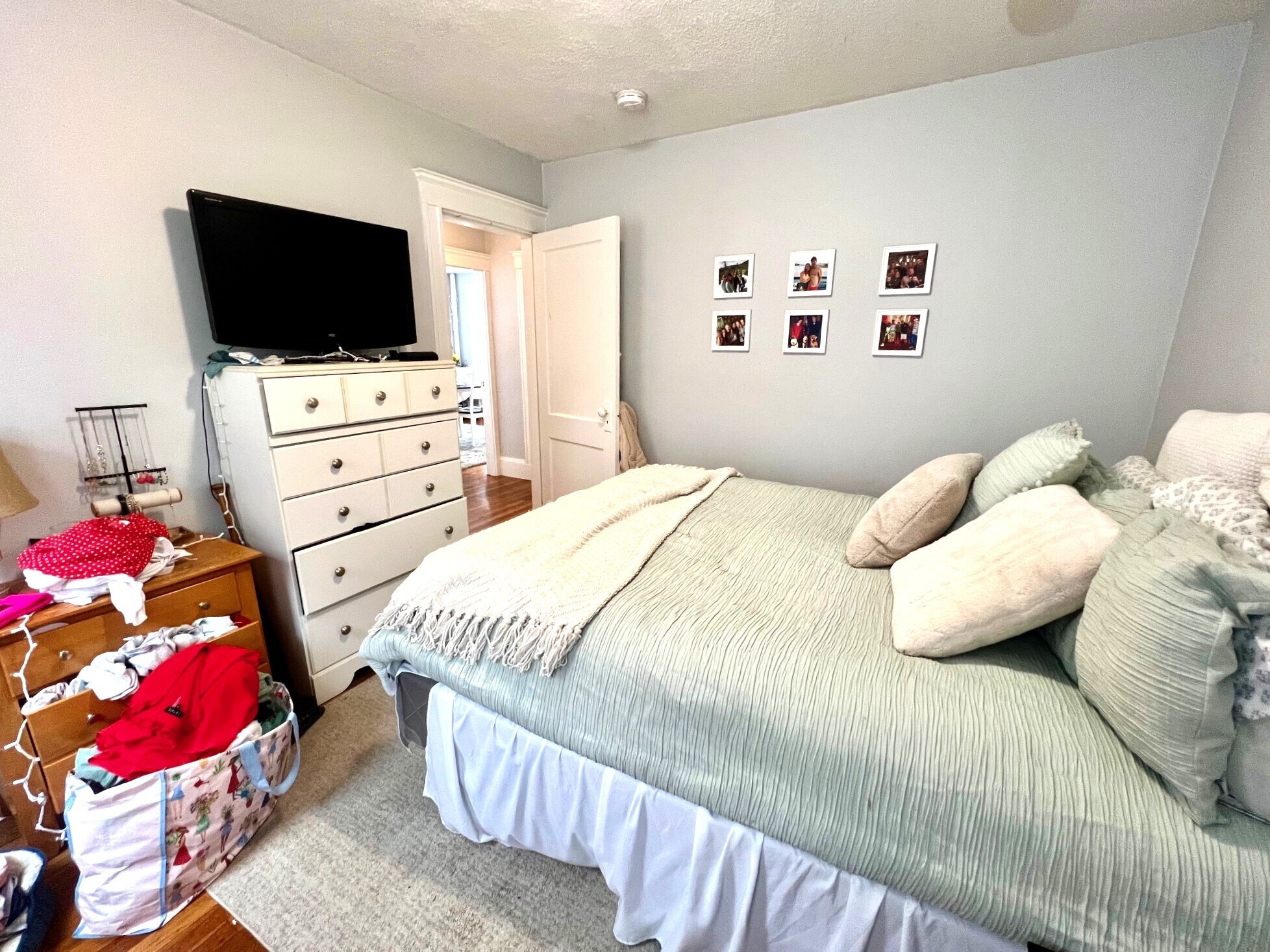 Building Photo - 39 Sterling St