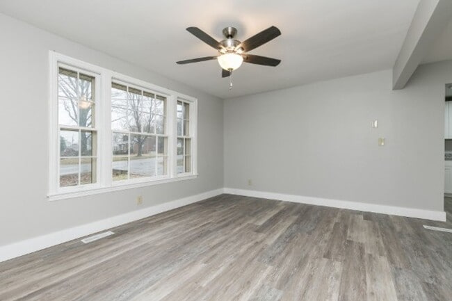 Building Photo - Beautiful Donelson Home in Great Location ...