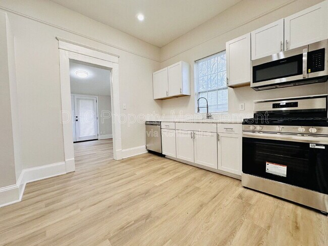 Building Photo - 365 Inman St SW