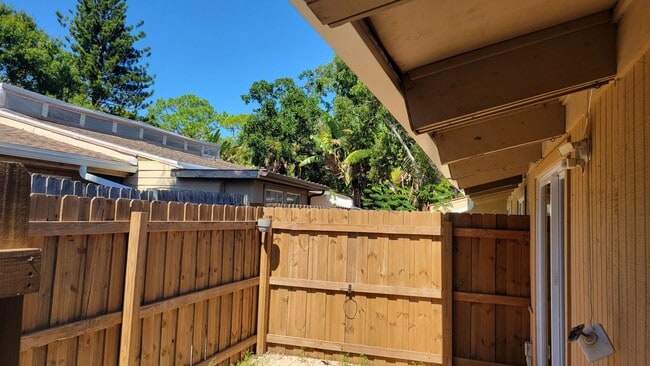 Building Photo - Annual UNfurnished renovated 2/1 condo dow...