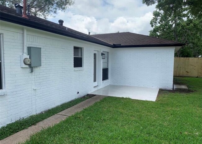 Building Photo - 7414 Redding Rd