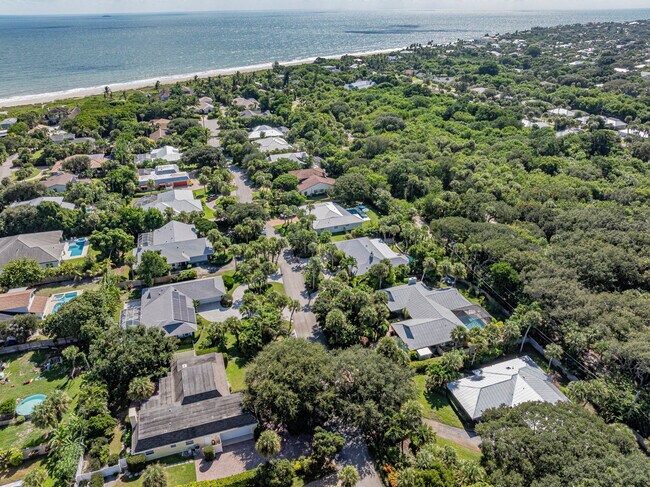 Building Photo - 1425 Treasure Cove Ln