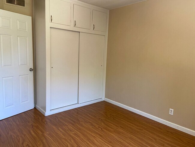 Building Photo - Well maintained 2 bed/1 bath unit in heart of Walnut Creek