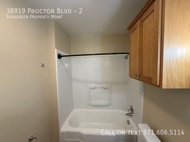 Building Photo - 38919 Proctor Blvd