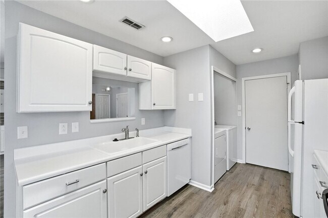 Building Photo - 9083 Marquis Dr