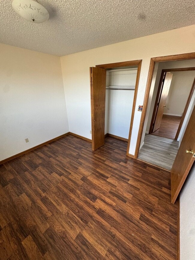 Building Photo - 4 Bedroom - 3 Bathroom just outside of town!
