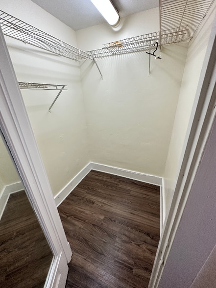 Building Photo - 25 W Chestnut St