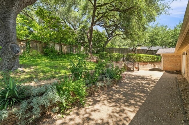 Building Photo - 2802 Pecos St