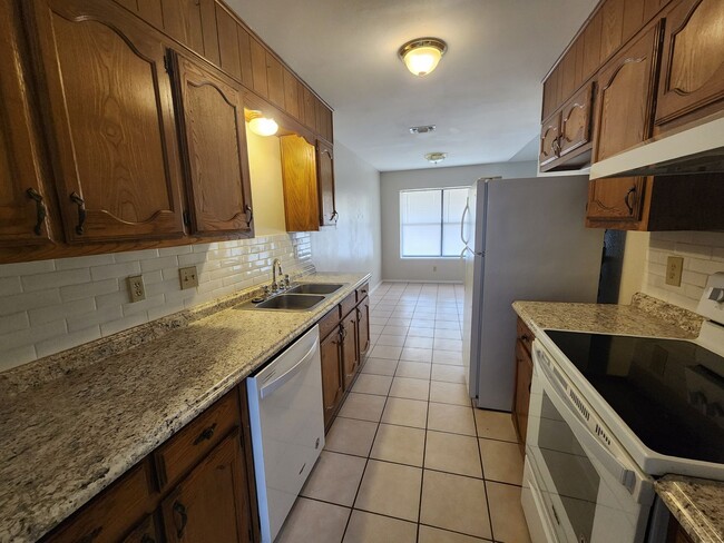 Building Photo - Welcome to your dream home! Beautiful 3 be...