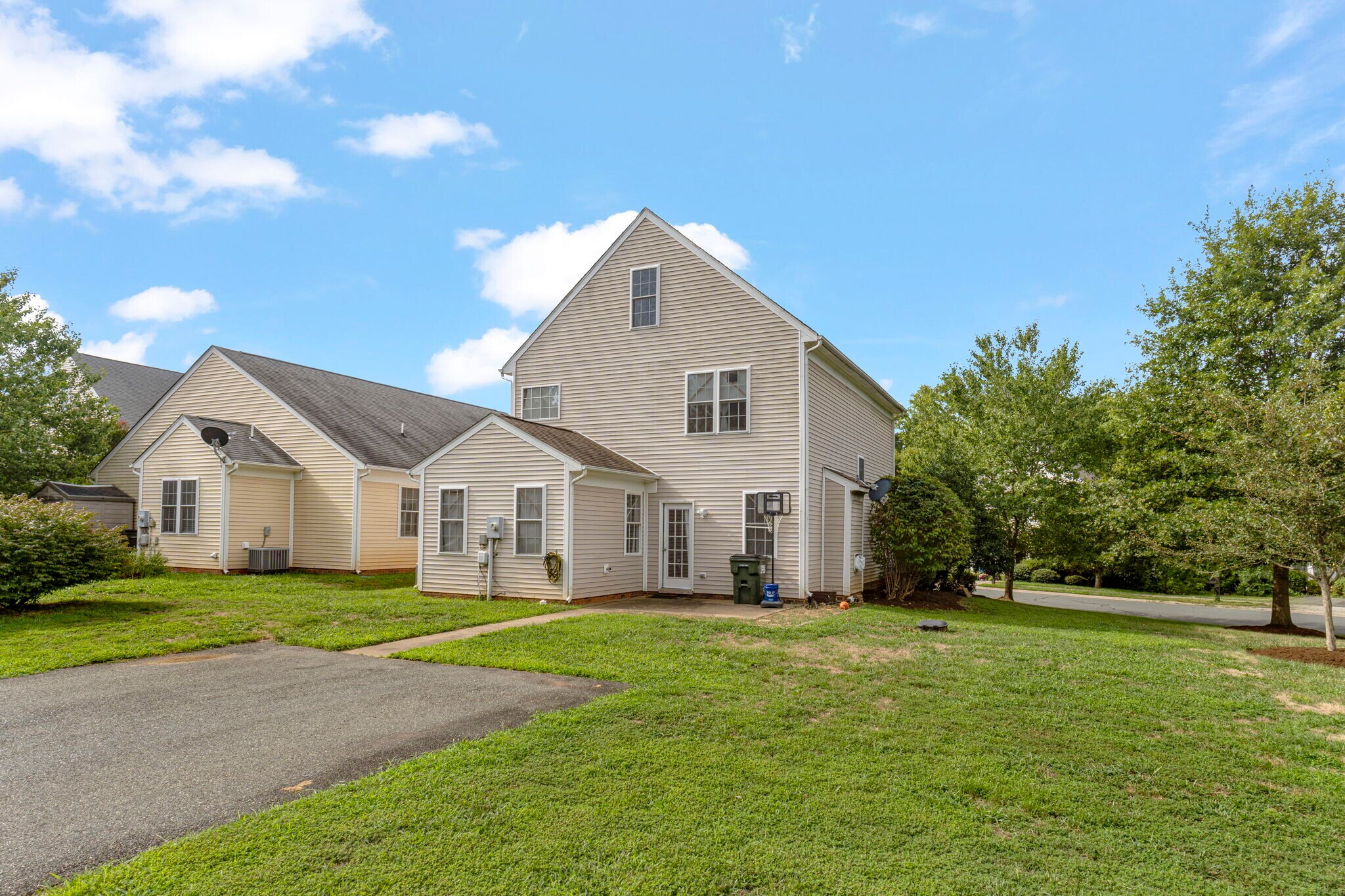 Building Photo - 132 St Andrews St