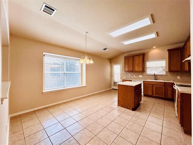 Building Photo - 468 Clarence Ct