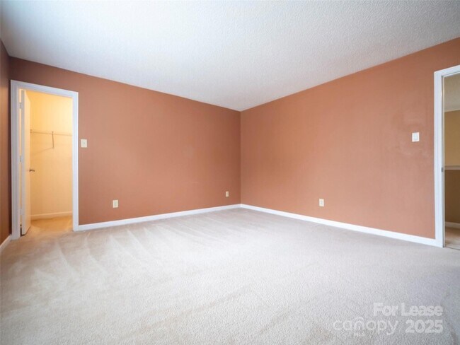 Building Photo - 910 Torsion Lane