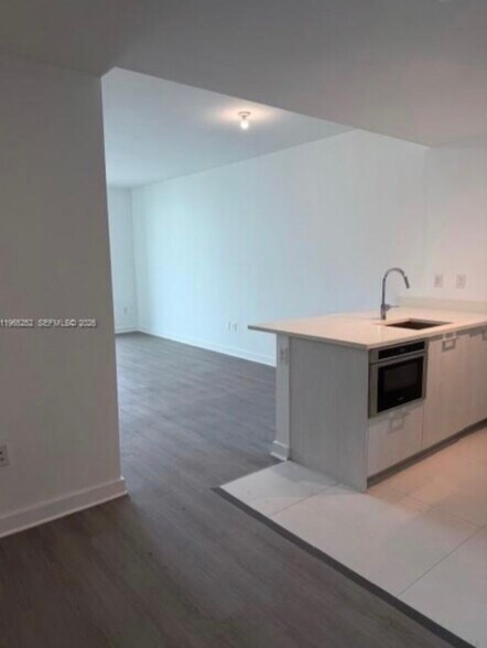 Building Photo - 501 NE 31st St