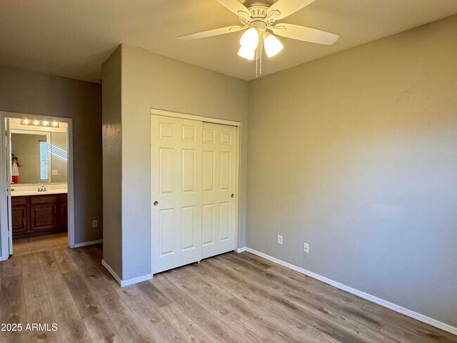 Building Photo - 1376 E Mia Ln