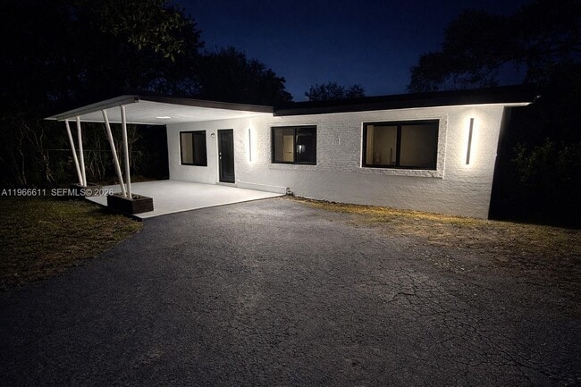 Building Photo - 6849 SW 12th St