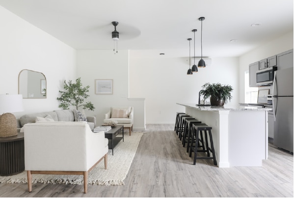 Building Photo - 17 S Main St