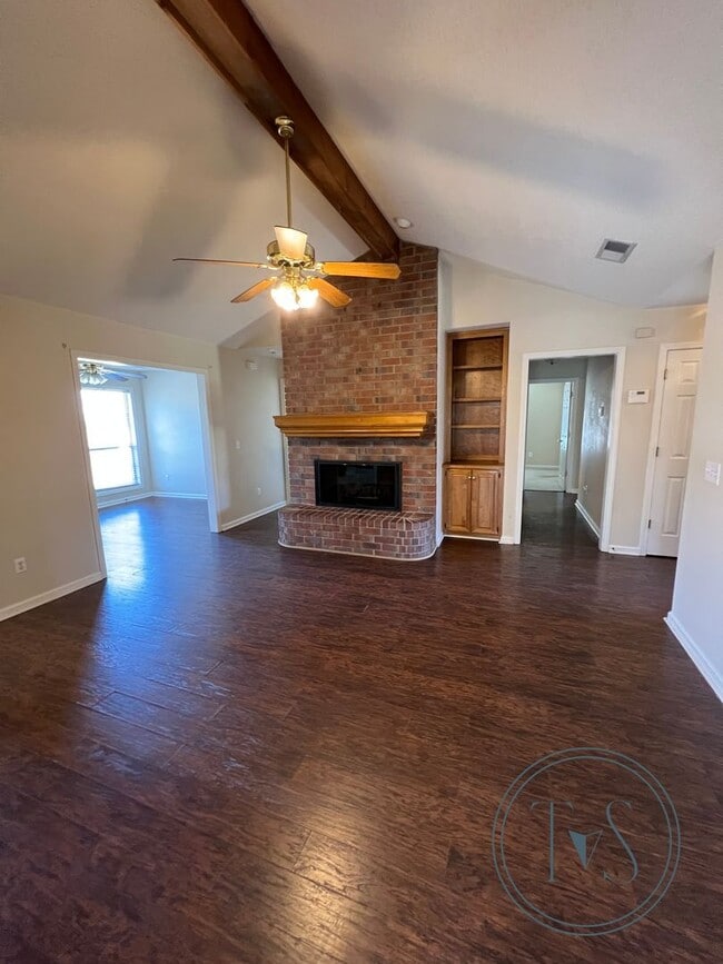 Building Photo - SPRING MOVE-IN SPECIAL: $300 OFF 1ST MONTH...