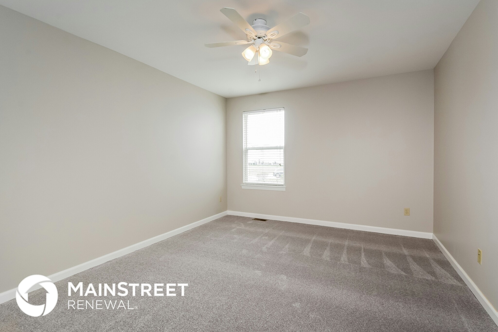 Building Photo - 2016 Village Glen Dr