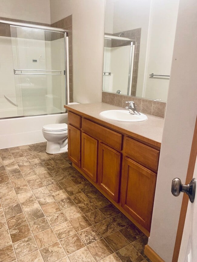 Building Photo - 512