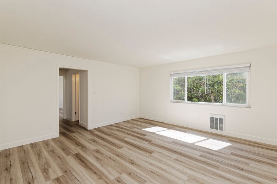 Building Photo - 184 Callan Avenue