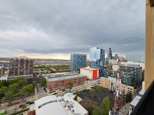 Building Photo - 1464 S Michigan Ave