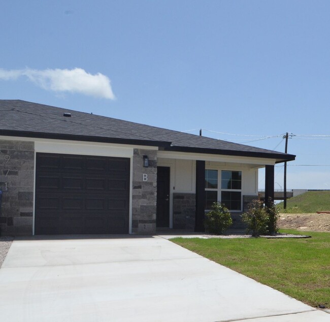 Building Photo - 971 Cline Dr